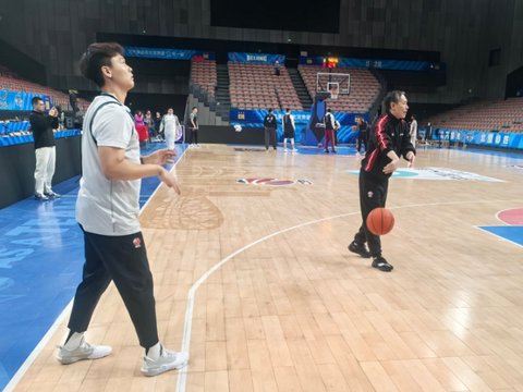 北京vs青岛前瞻：许利民赛前为赵睿捡球引关注 刘维伟欲终结5连败