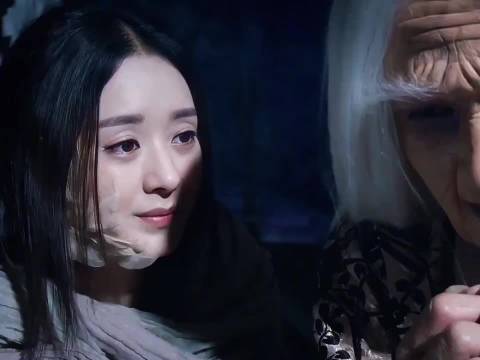 “如果我也变成了这世上最丑的人呢”“你也会嫌弃我吗”“姐姐不嫌弃你”“姐姐怎么会嫌弃你呢”赵丽颖 花千骨 虐心剧