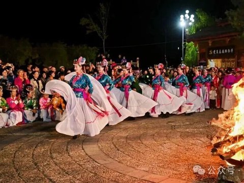 来泸沽湖 一定要跳一次甲搓舞
