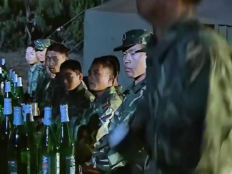 成才成为了七连历史上第一个跳槽的兵，但同样也迎来了史今退伍的日子