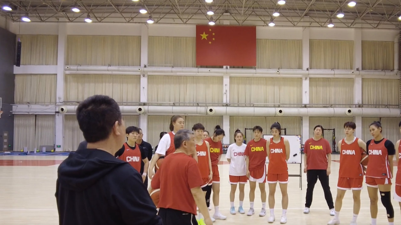 中国女篮最新集训曝光！2米01女奥尼尔最抢镜，杨舒予当新核