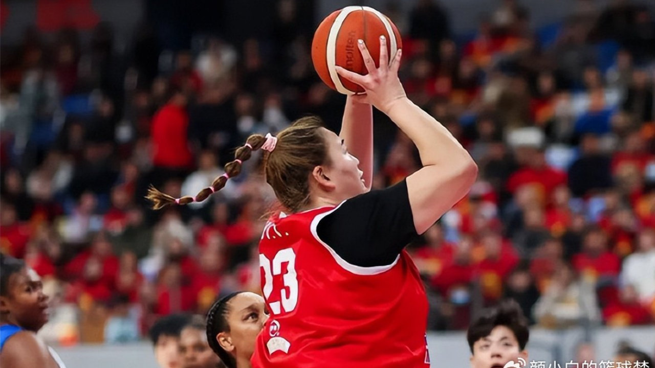 2.01米女鲨鱼落选最终12人？场均13+6仍遭弃 吨位过大移动速度太慢