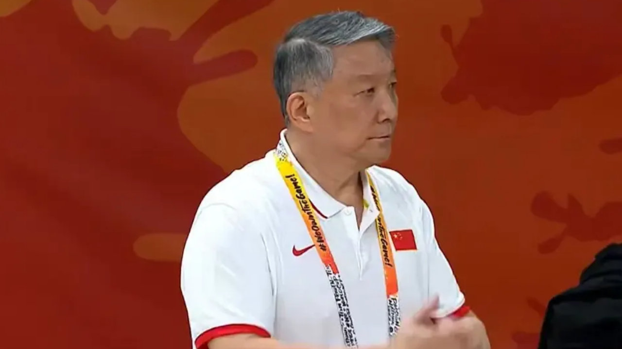 狂胜意大利20分！宫鲁鸣一招收奇效，苏群：有些人该排队道歉了
