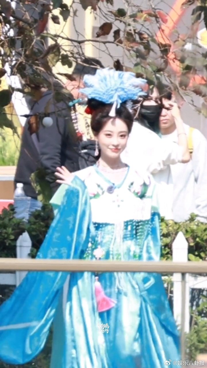 祝绪丹cos女儿国国王造型高度还原86版西游记