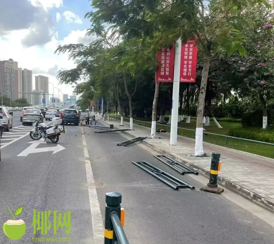 事发海口!男子驾车撞断护栏,被查时还在呼呼大睡……休闲区蓝鸢梦想 - Www.slyday.coM 事发海口!男子驾车撞断护栏,被查时还在呼呼大睡……休闲区蓝鸢梦想 - Www.slyday.coM