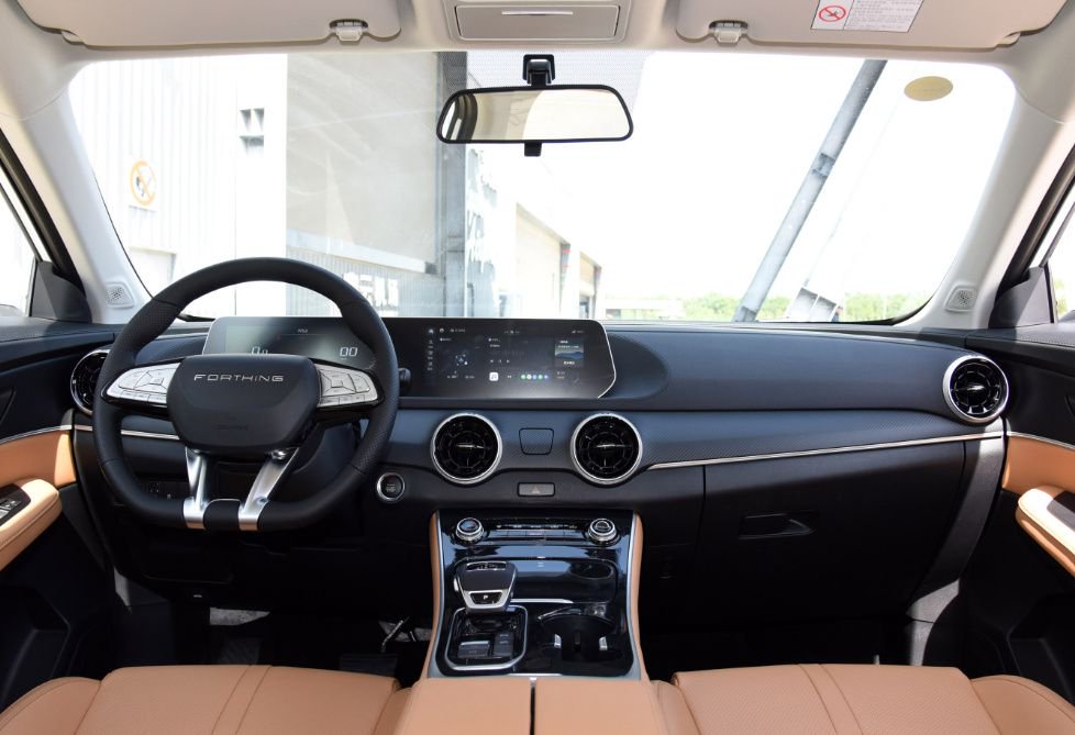 全新风行T5 EVO狂飚版对比启辰大V