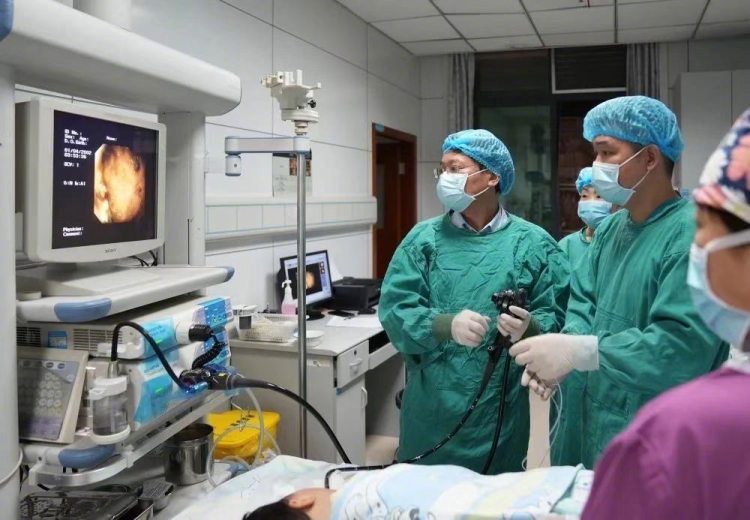 3岁女孩空腹连吃8个柿子,胃里取出8cm结石休闲区蓝鸢梦想 - Www.slyday.coM 3岁女孩空腹连吃8个柿子,胃里取出8cm结石休闲区蓝鸢梦想 - Www.slyday.coM