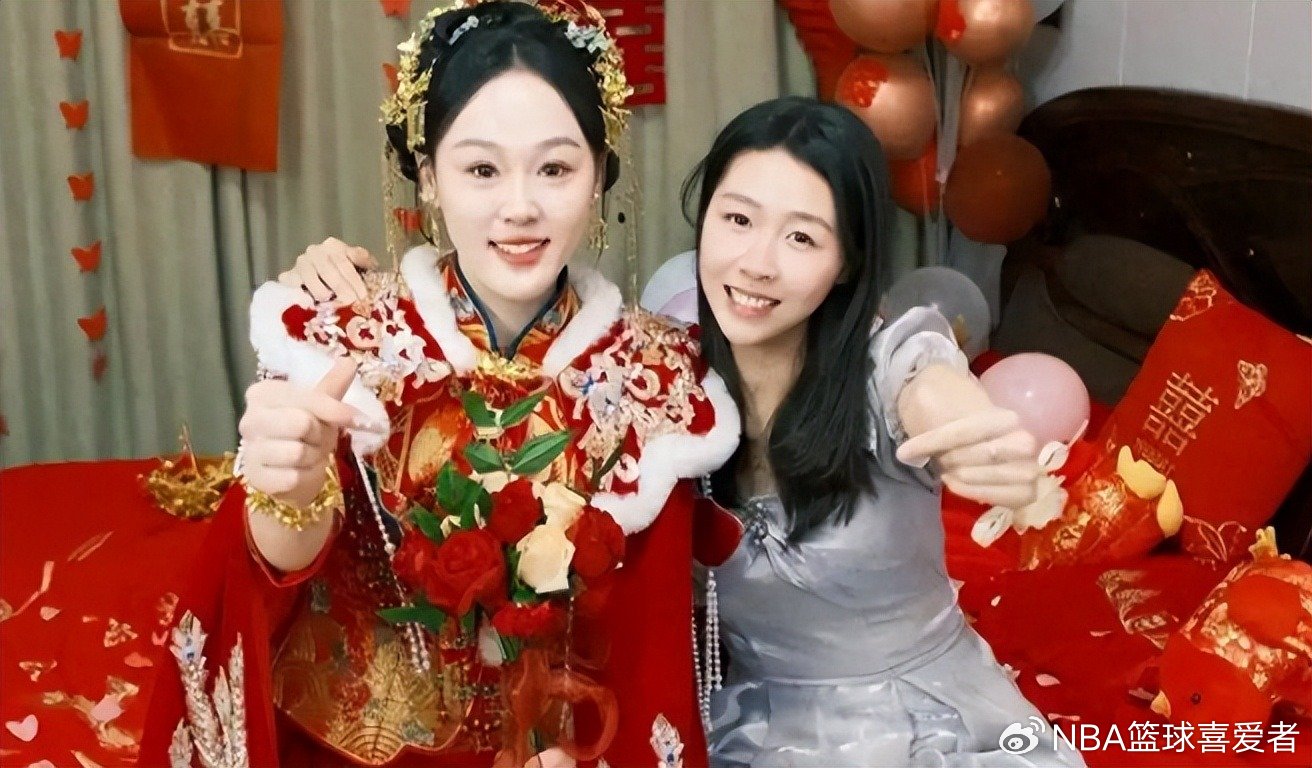 好消息！女排前国手结婚，张常宁、刁琳宇都来了，丈夫是陪打教练