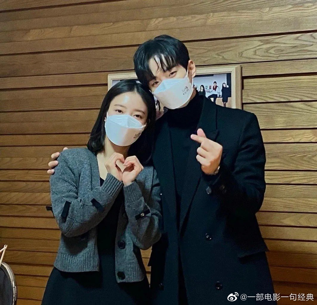 衣袖红镶边是由李俊昊李世荣主演的古装爱情剧
