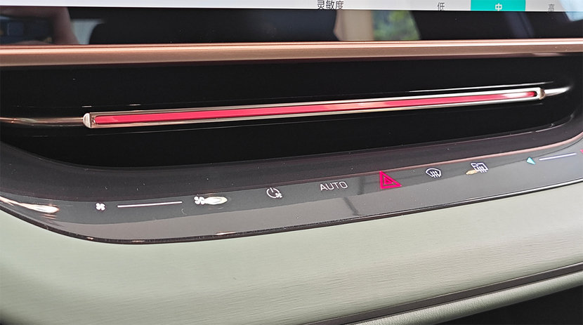 续航破800km,零百3s级,TA和小米SU7怎么选?红旗EH7到店实拍