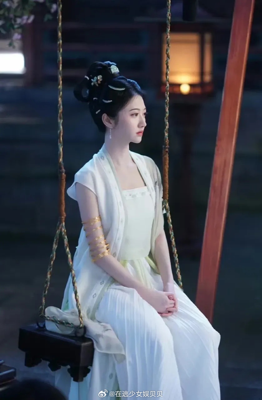 没想到，景甜竟当起了孟子义替身，但不得不承认，菀菀类卿，观众就是好这口！