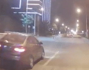 离谱!南海这名司机竟然等了一个半小时红绿灯?休闲区蓝鸢梦想 - Www.slyday.coM 离谱!南海这名司机竟然等了一个半小时红绿灯?休闲区蓝鸢梦想 - Www.slyday.coM