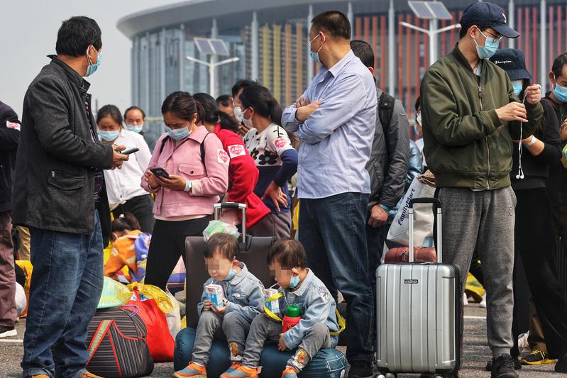 不得阻拦!上海最大方舱“四叶草”1.2万康复者出院回家休闲区蓝鸢梦想 - Www.slyday.coM 不得阻拦!上海最大方舱“四叶草”1.2万康复者出院回家休闲区蓝鸢梦想 - Www.slyday.coM