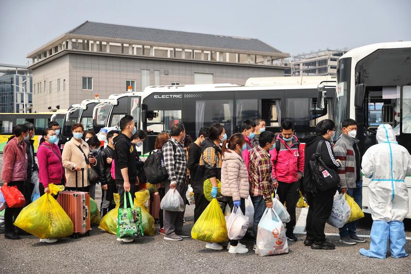 不得阻拦!上海最大方舱“四叶草”1.2万康复者出院回家休闲区蓝鸢梦想 - Www.slyday.coM 不得阻拦!上海最大方舱“四叶草”1.2万康复者出院回家休闲区蓝鸢梦想 - Www.slyday.coM