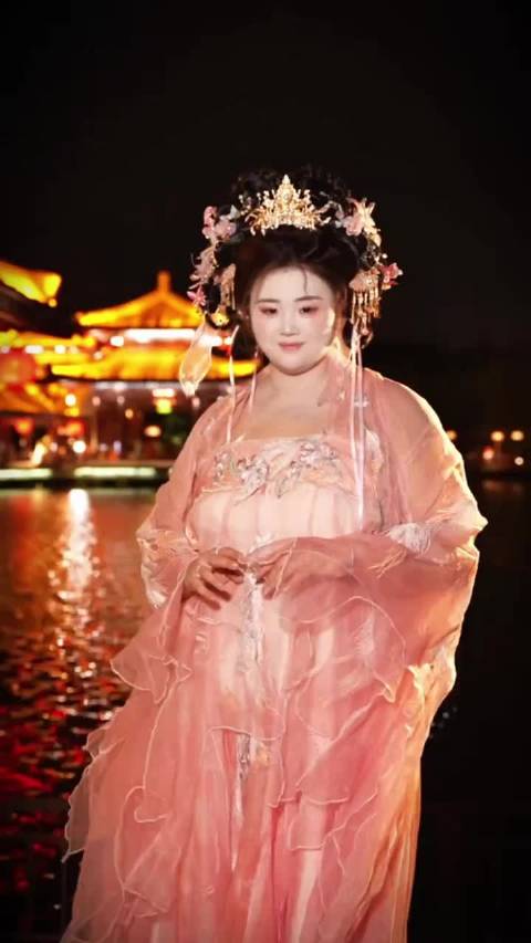 刘禹彤晒日常视频：又双叒叕来大唐 这次是小公举呢