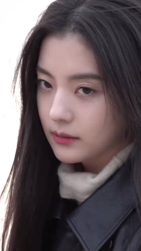 寂寞像是一场海啸，心跳被吞噬掉，我努力 找到我 遗失的心跳