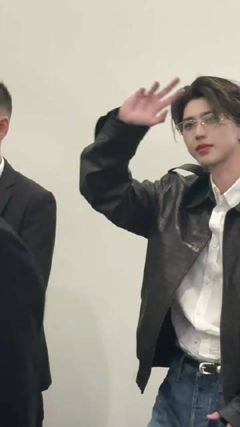 蔡徐坤扫楼宣传新专辑《KUN》，数字音乐上线QQ音乐