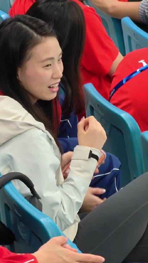 即兴了一段YES OK 梦回短发小乐了