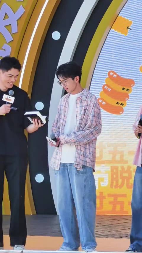 大张伟周深等人惊喜加盟助阵，自带满满综艺笑点，聊天互动趣味十足格外有看点
