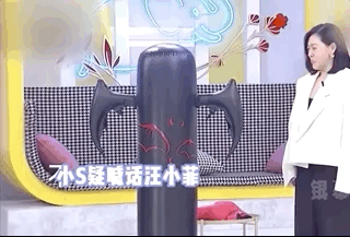 小S晒澳洲度假照久违秀恩爱,被许雅钧搂着肩膀,夫妻感情仍甜蜜