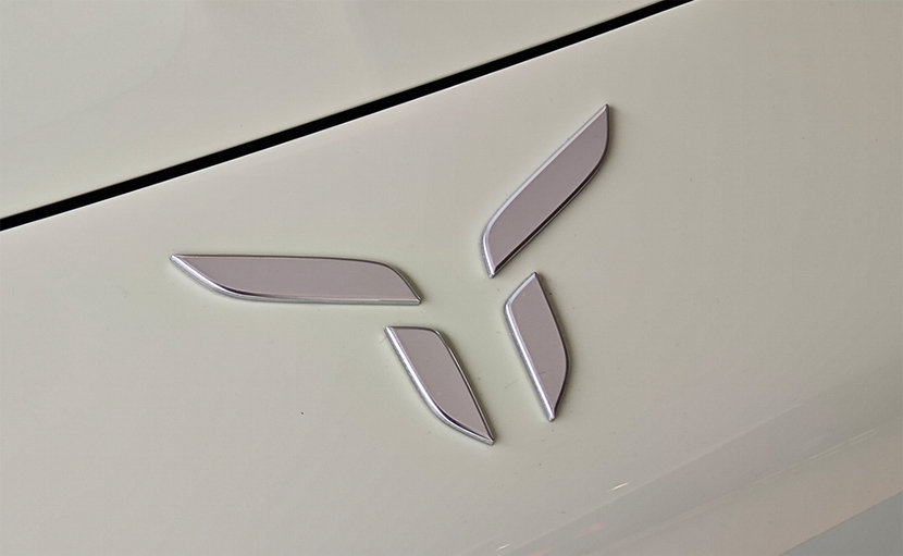 续航破800km,零百3s级,TA和小米SU7怎么选?红旗EH7到店实拍