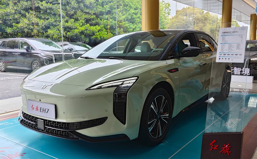 续航破800km,零百3s级,TA和小米SU7怎么选?红旗EH7到店实拍