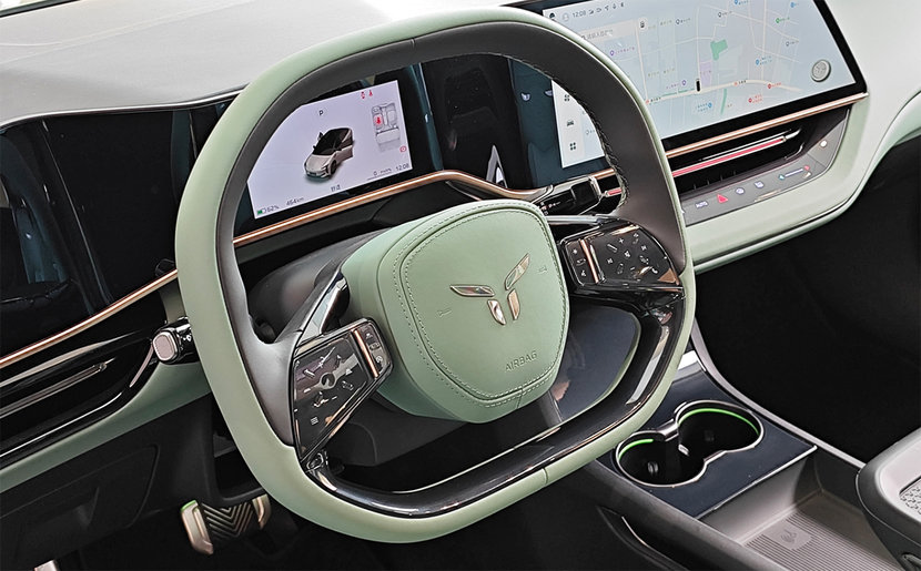 续航破800km,零百3s级,TA和小米SU7怎么选?红旗EH7到店实拍