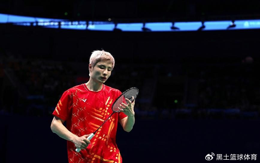 全运会羽球第3日：陈雨菲惊险晋级，石宇奇伤退，李诗沣不敌黑马