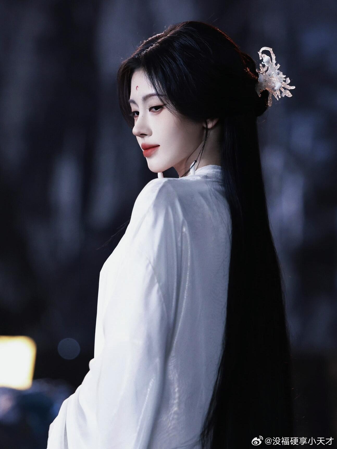 鞠婧祎断层第一，月鳞绮纪露芜衣演技惊艳