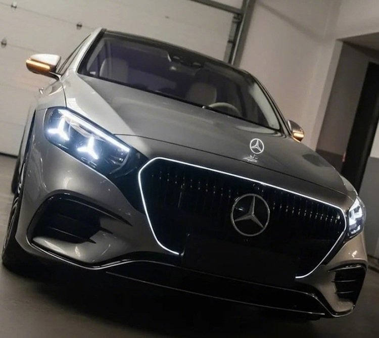 疑似全新奔驰S级外观泄露！更科技，但不够尊贵