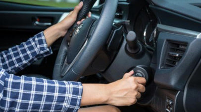 下暴雨时，为何宁愿车被淹也不把车开走？