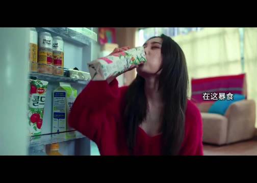 李莎拉为什么要在这里暴饮暴食？