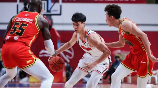 广东弃将试训四川，许利民拒绝辞职！广厦新援抵达，丁彦雨航体测