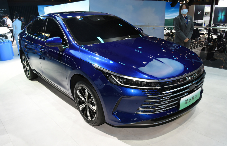 新车角逐 比亚迪驱逐舰05对比长安UNI-V