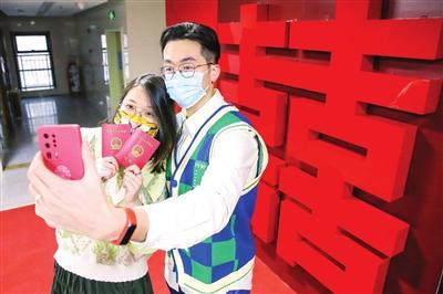 超级有爱日 2051对新人登记结婚 让我们去做最浪漫的事休闲区蓝鸢梦想 - Www.slyday.coM 超级有爱日 2051对新人登记结婚 让我们去做最浪漫的事休闲区蓝鸢梦想 - Www.slyday.coM