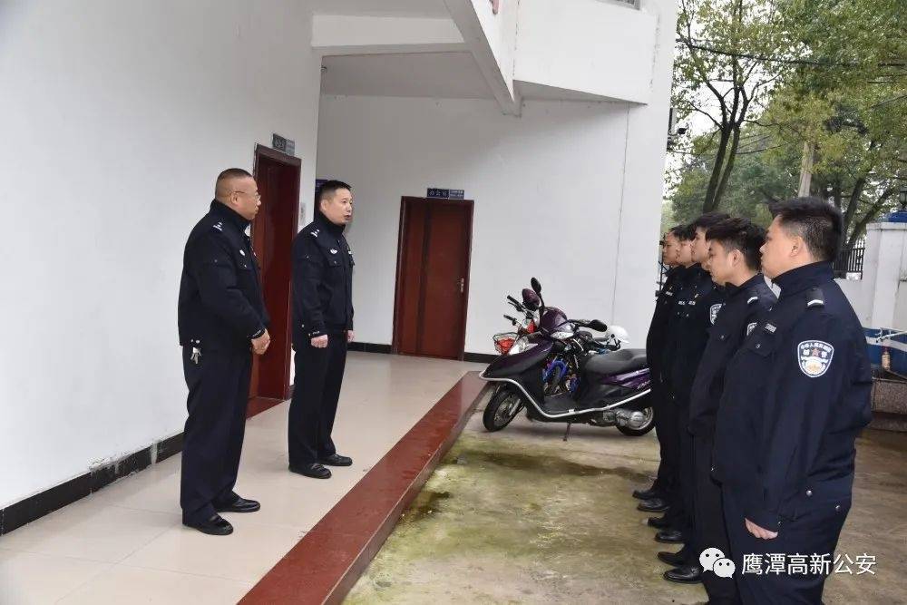 大年初一,刘小华走访慰问一线值班执勤民警休闲区蓝鸢梦想 - Www.slyday.coM 大年初一,刘小华走访慰问一线值班执勤民警休闲区蓝鸢梦想 - Www.slyday.coM