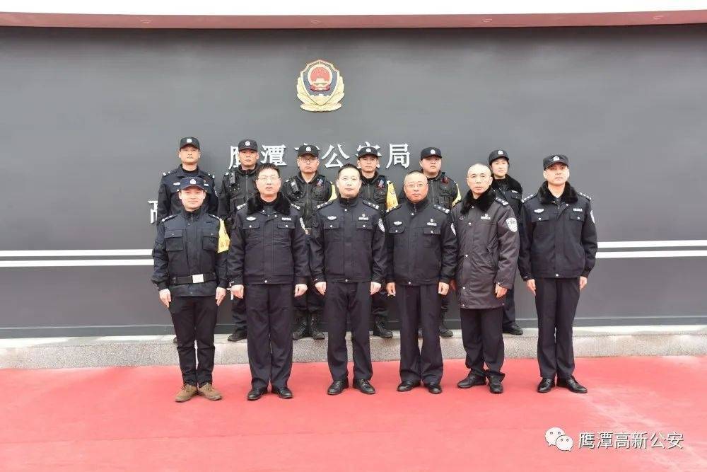 大年初一,刘小华走访慰问一线值班执勤民警休闲区蓝鸢梦想 - Www.slyday.coM 大年初一,刘小华走访慰问一线值班执勤民警休闲区蓝鸢梦想 - Www.slyday.coM