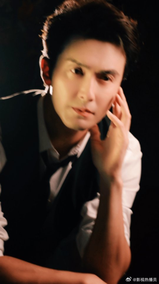 高伟光眼神张力拉满，霸道总裁范儿引热议