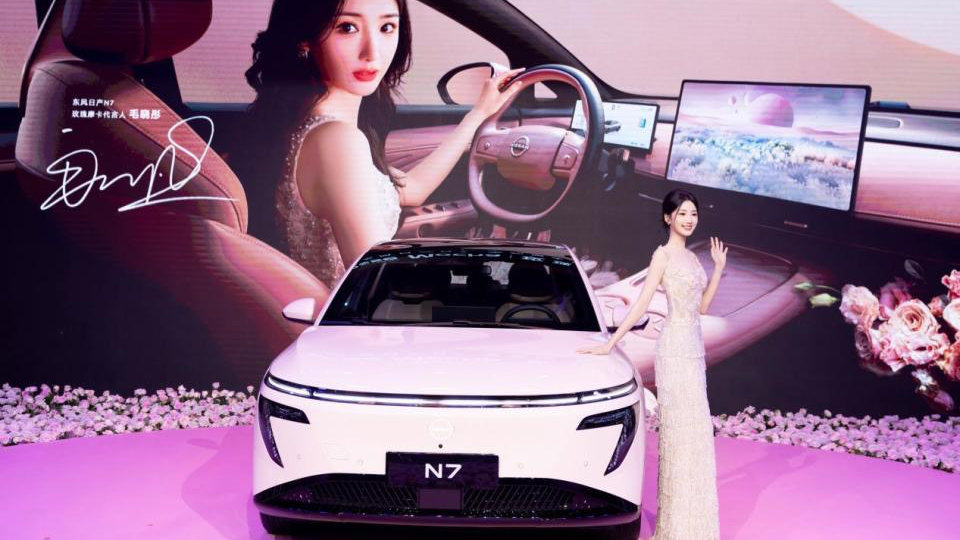 东风日产N7单月交付破万，官宣玫瑰摩卡新内饰