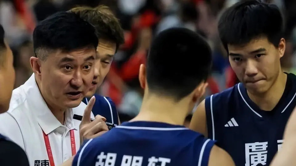 广东夺金1人最尴尬！0分2板+2犯2失误，新赛季或继续被杜锋用废？