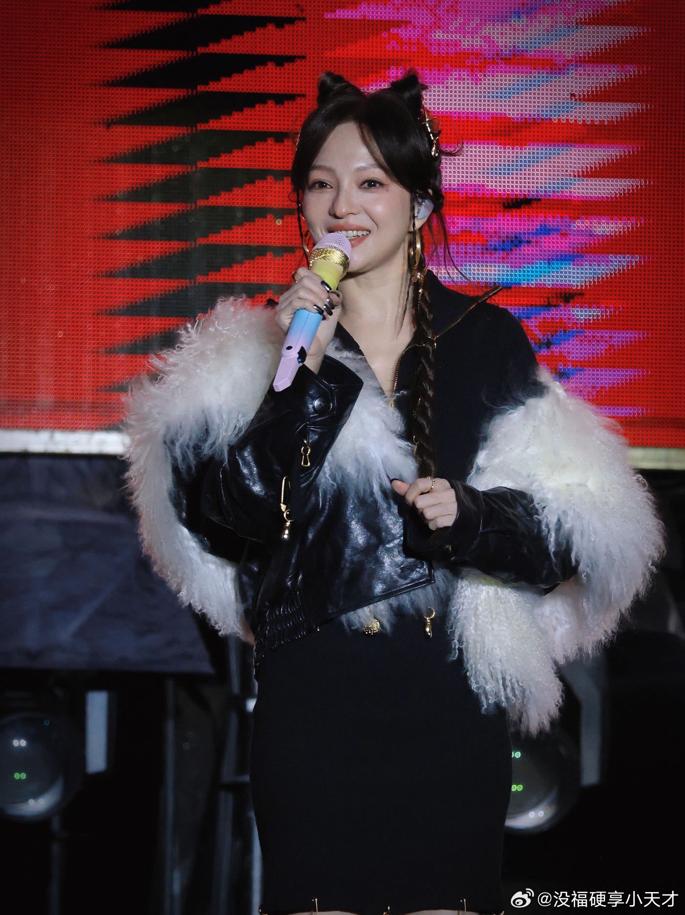张韶涵上海连开两场体育场演唱会