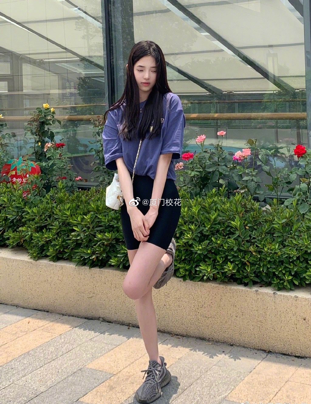 她叫章梓馨播音专业在读00年身高168cm你觉得几分