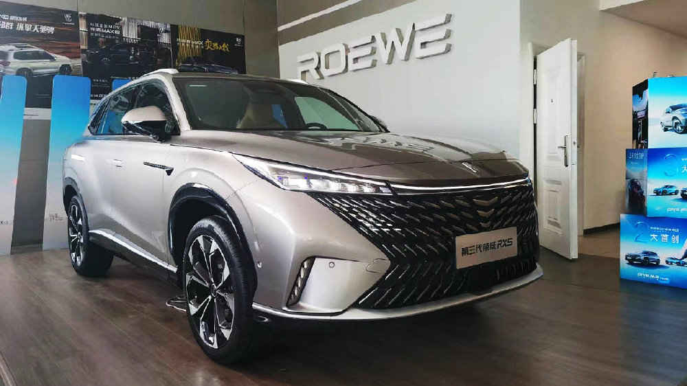 第三代荣威RX5到店实拍：设计焕然一新，可移动大屏很吸睛！