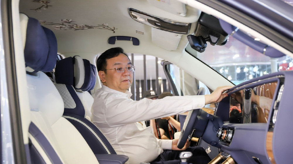 王传福参观考察长春汽博会