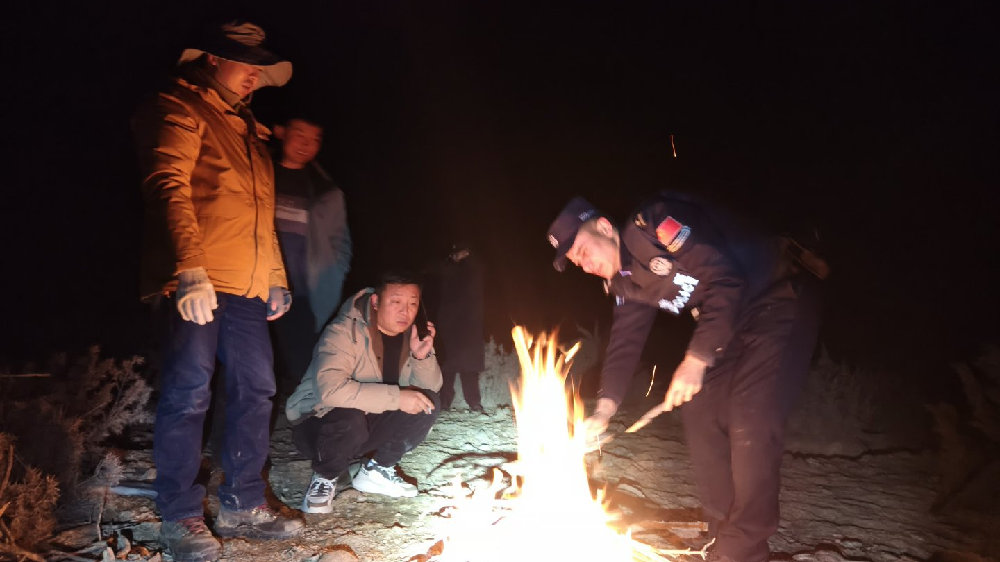 民警夜间六小时，成功营救四名四川地震局工作人员