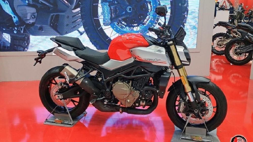 摩展前瞻，钱江QJ公升级街车追900即将亮相，百匹马力+布雷博卡钳