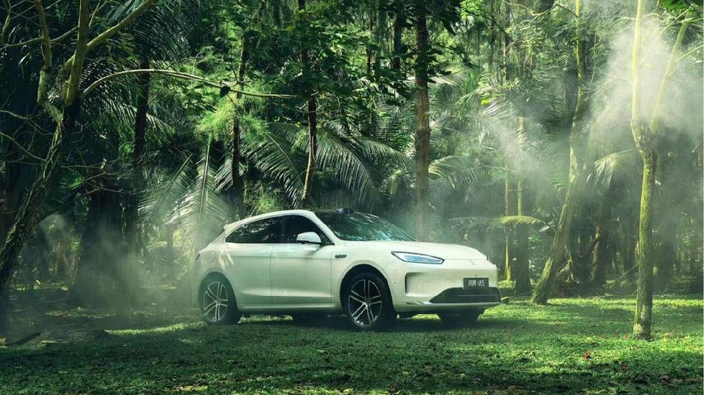 天生出色 五大升级 22.98万元起问界新M5 Ultra上市