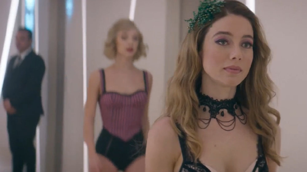 模仿《西部世界》小成本动作科幻片，颜值身材下饭，超纲镜头众多