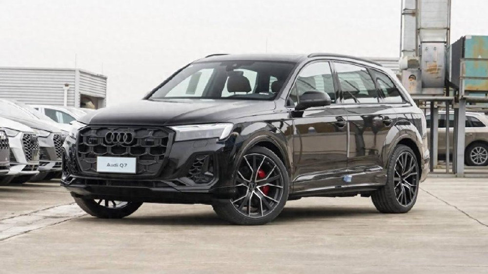 被低估的奥迪Q7，降至45.99万起，标配空悬+四驱，比宝马X5香？