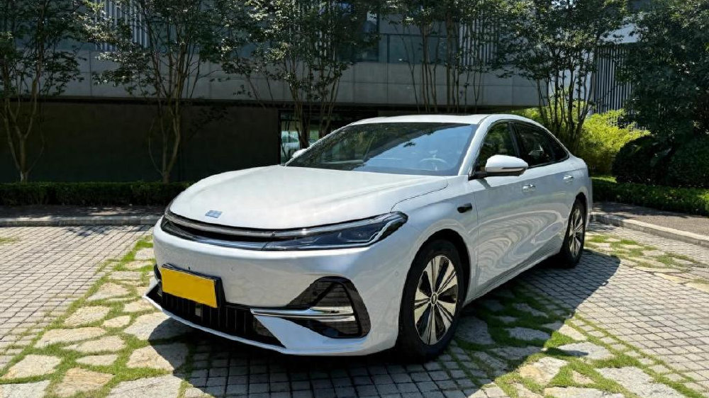 全新银河A7来了，配1.5L插混，综合续航达2100km，真实表现如何？